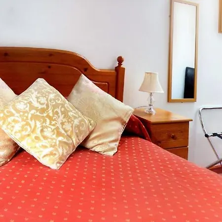 Hazelbrook Bed & Breakfast 4*